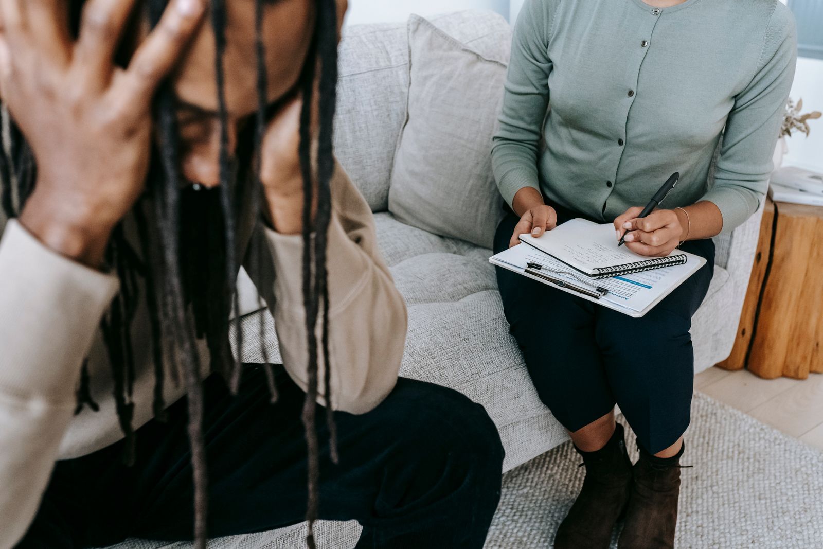 A reflective patient in a mental health consultation