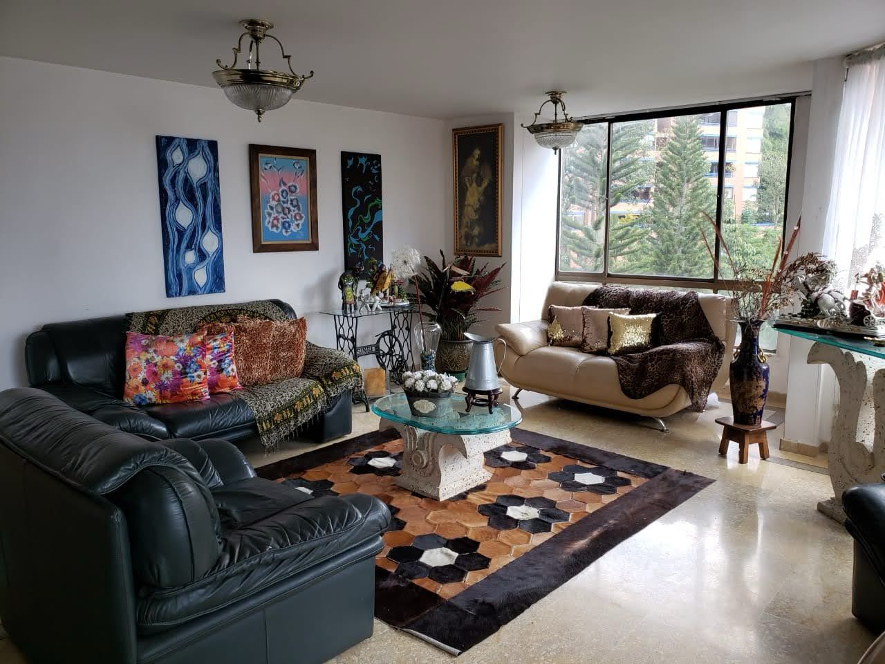 Tu Próximo Hogar de Lujo: Espacio, Privacidad y Atardeceres Épicos en Medellín