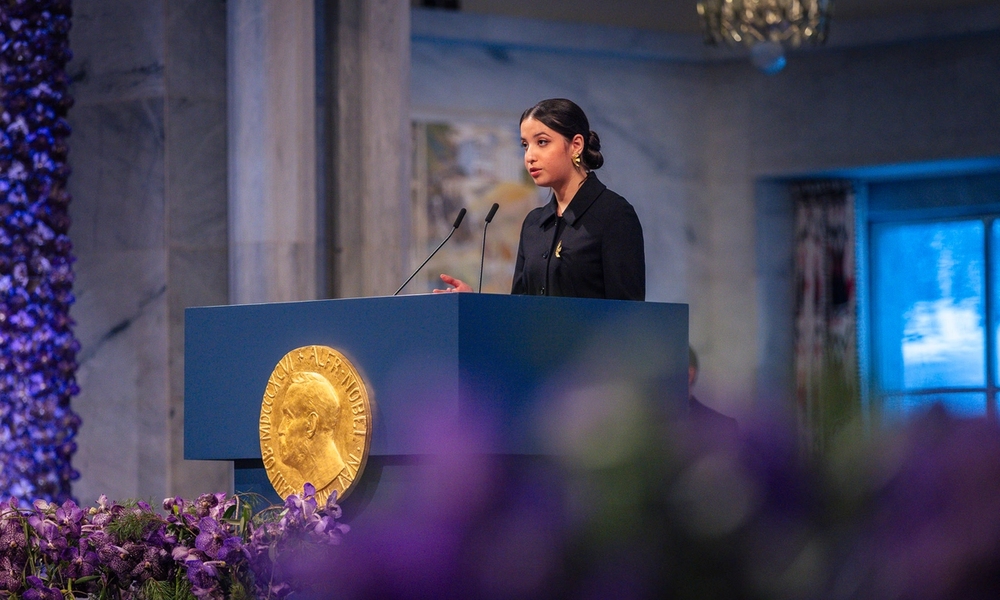 Kiana Rahmani during award ceremony