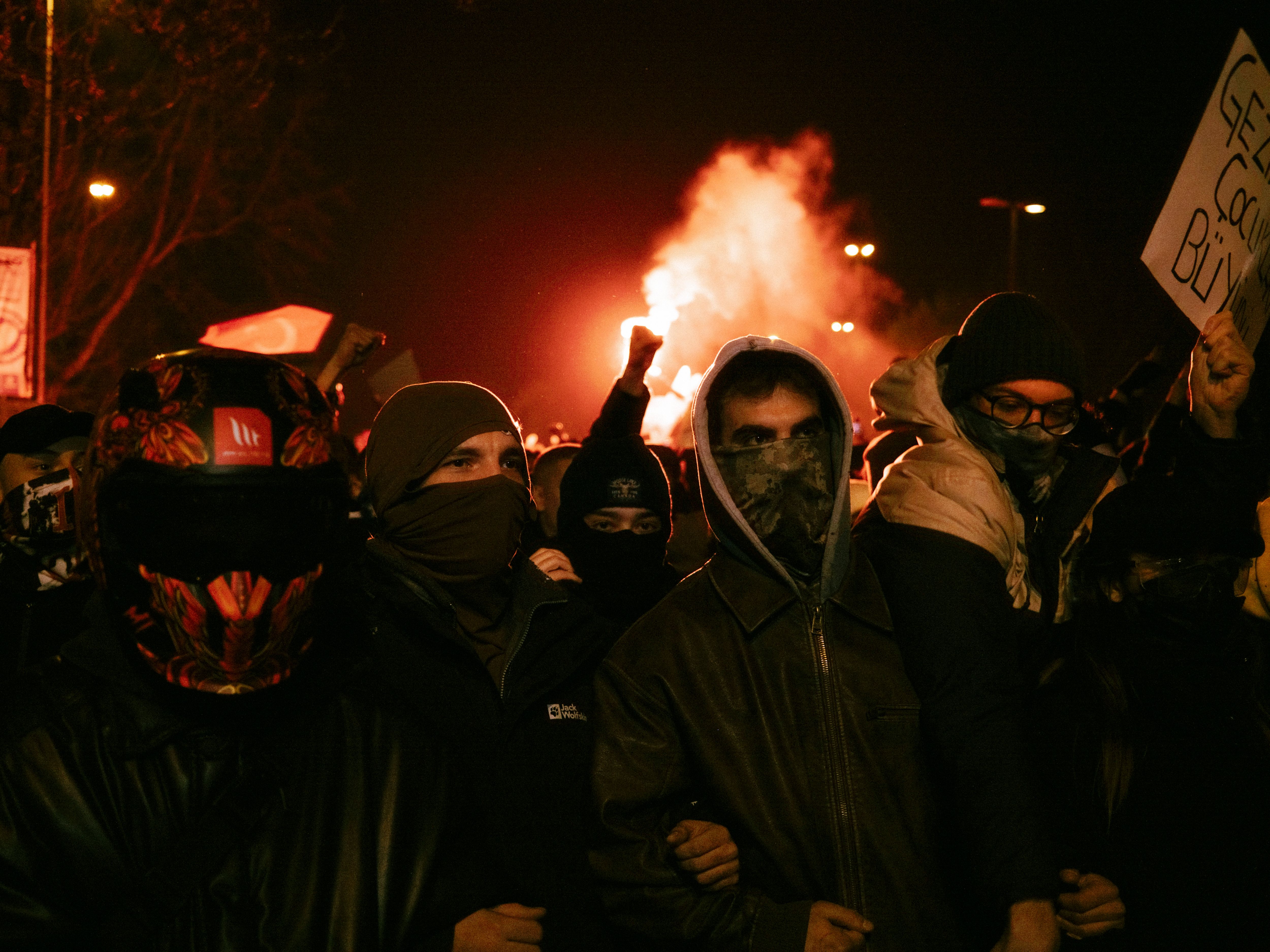 Protesters in Istanbul 2025, protesting after the arrest of the mayor.