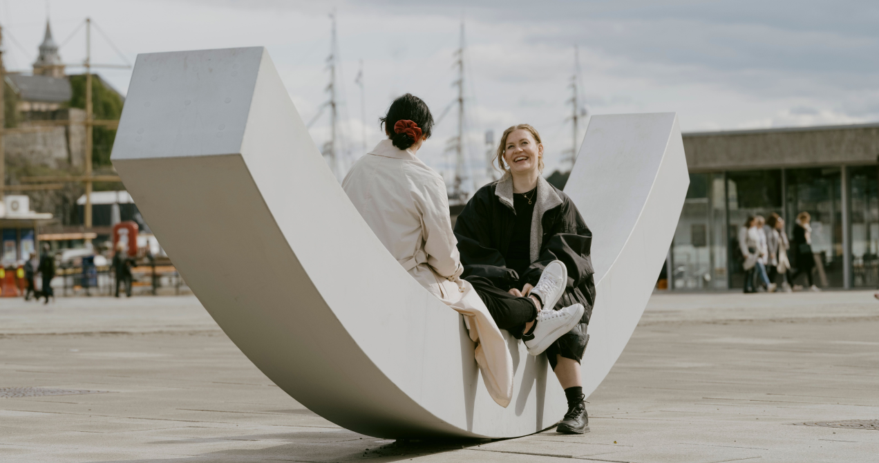 the dialogue bench, two people conversing on it.