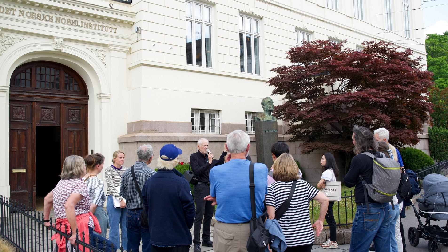 The guided walk in front of the Nobel institute.