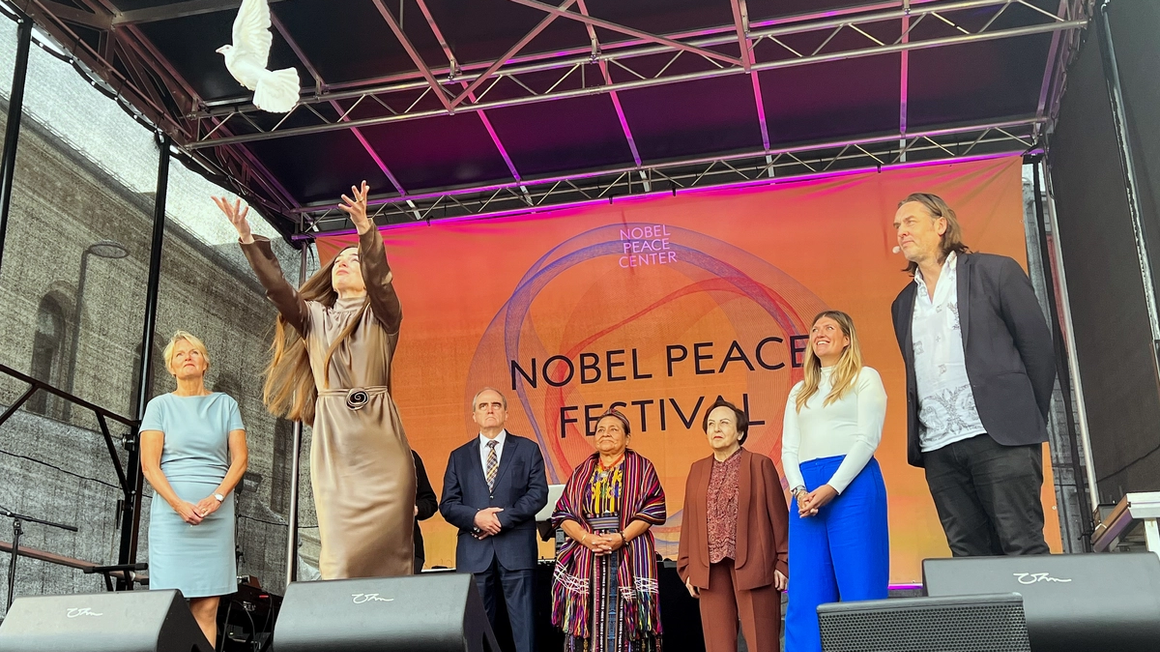 Oleksandra Matviitsyuk released the dove of peace that flew out over Town Hall Square