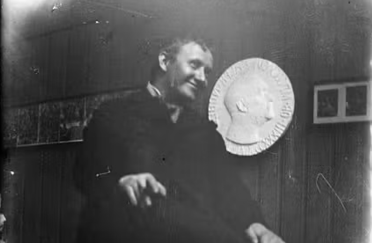 vigeland and the prototype of the peace medal