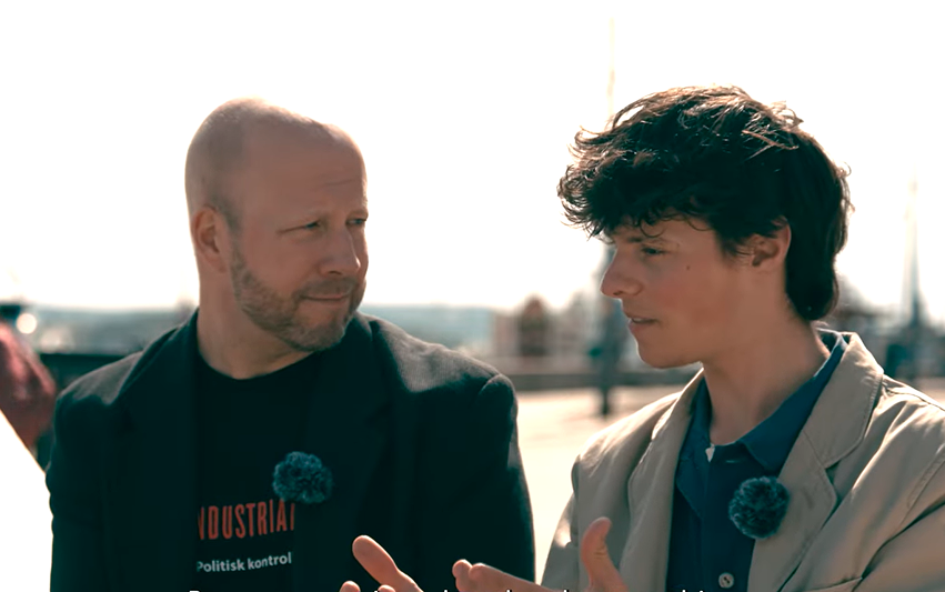 Represetants from Industriaksjonen and natur og ungdom being interviewed in front of the nobel peace center.