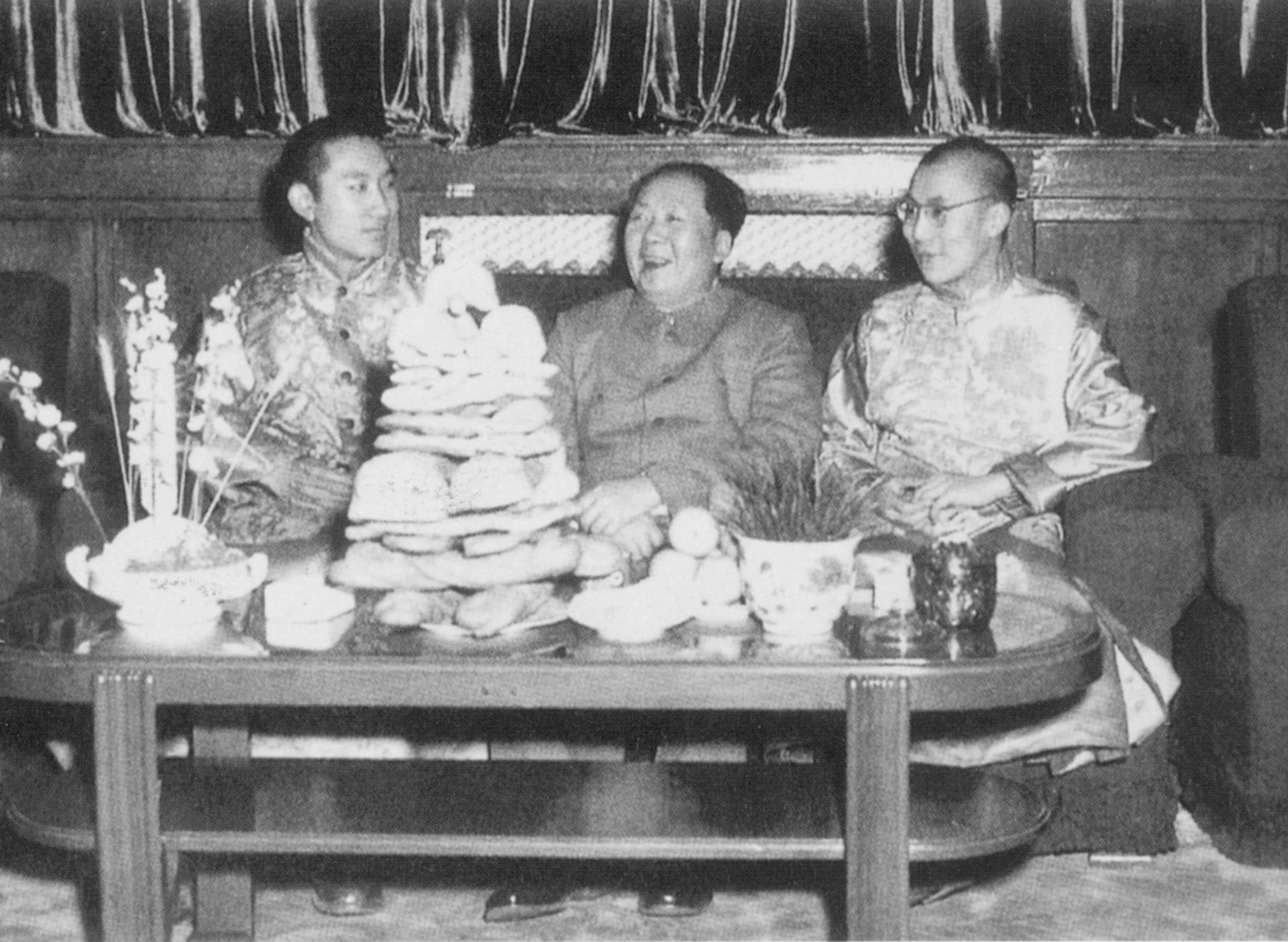 Mao and Dalai Lama in the 50's, eating together and talking
