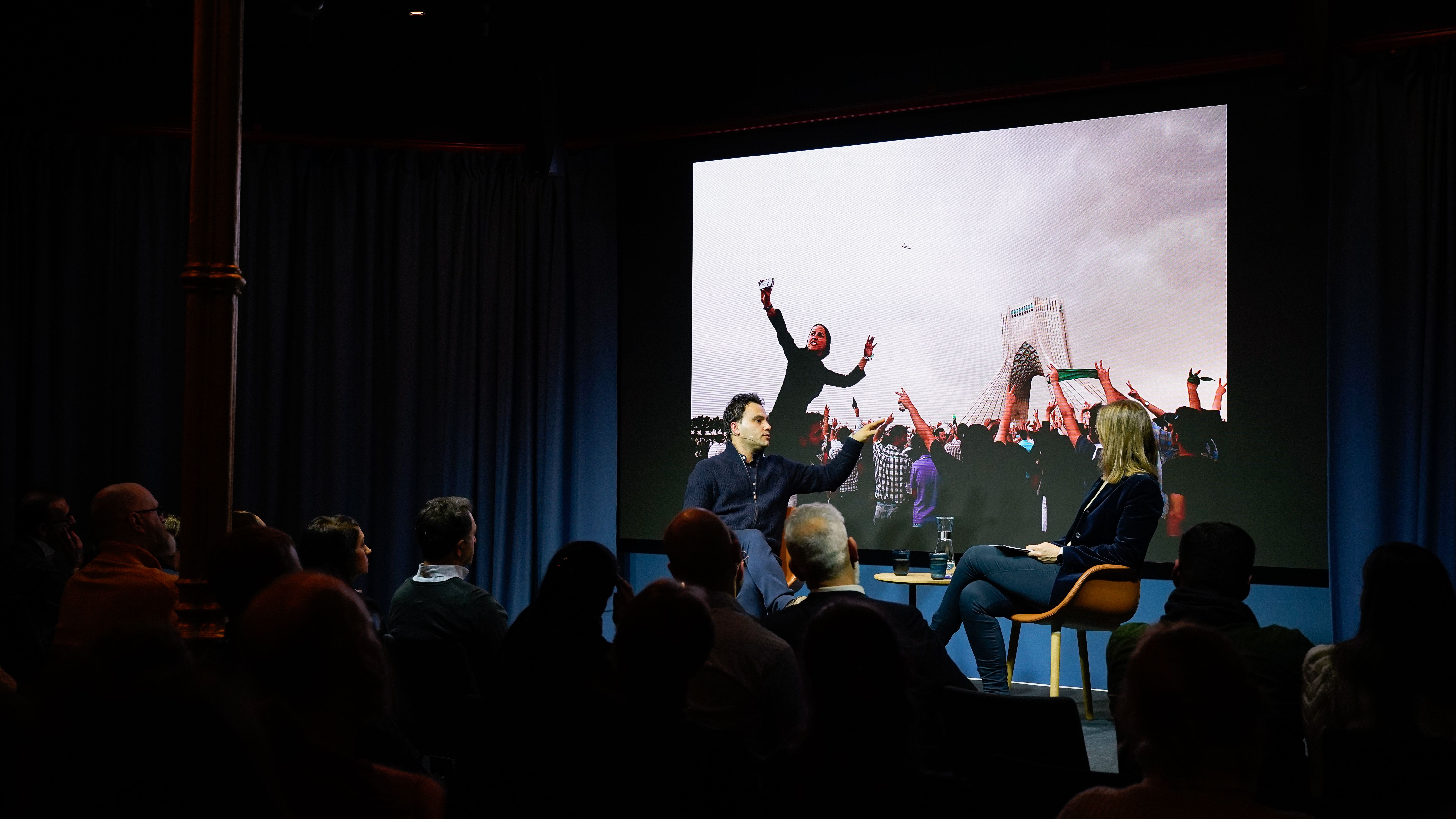 samtale på scenen i mandela rommet