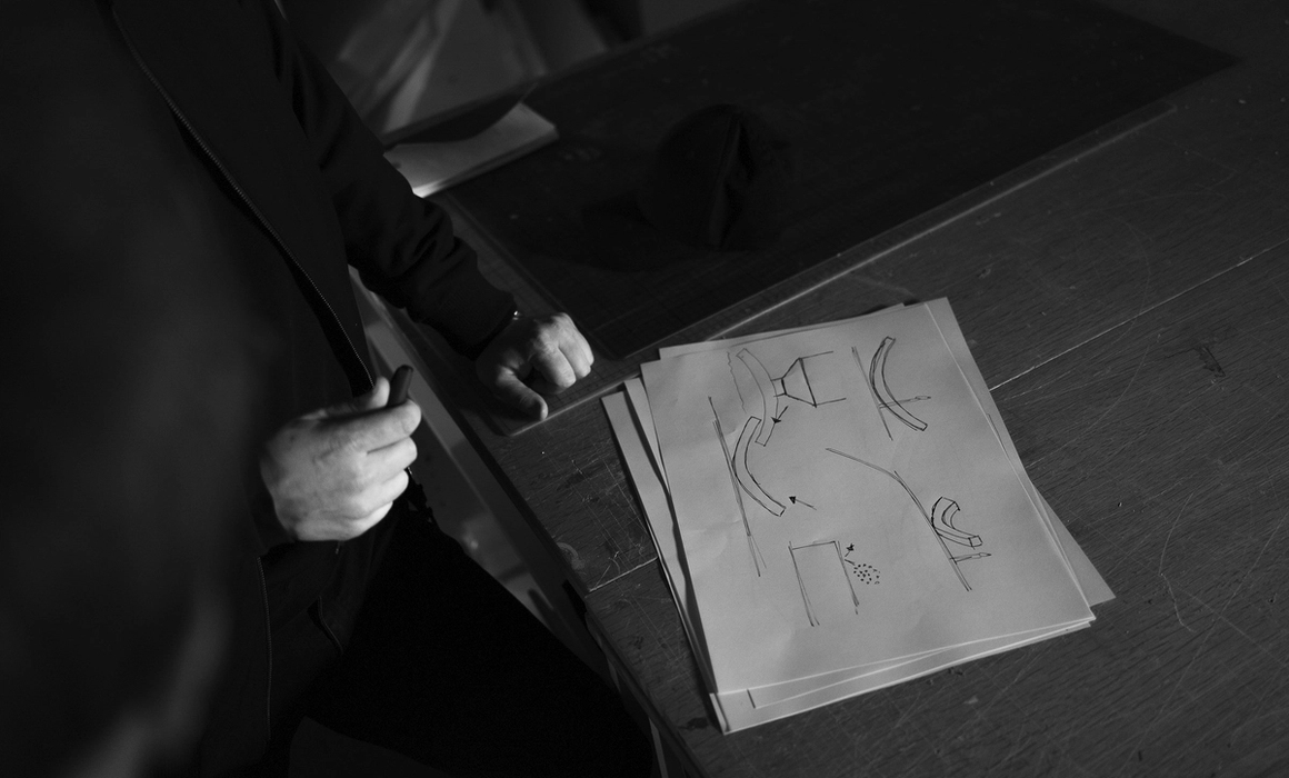 skisser av fredsbenken på et ark.