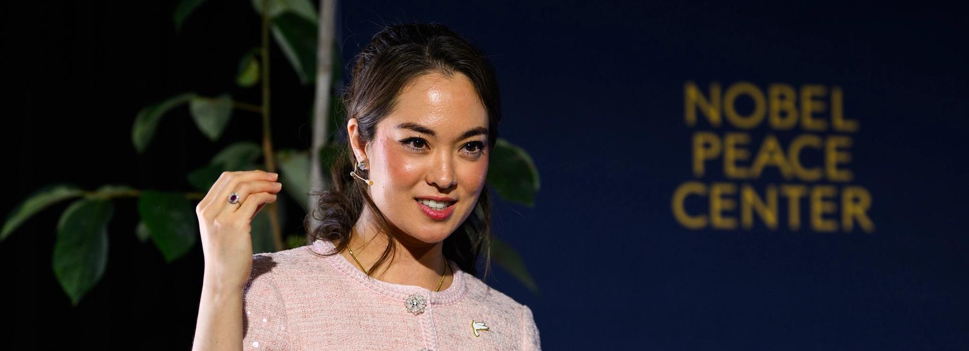 Emma Pike på scenen.