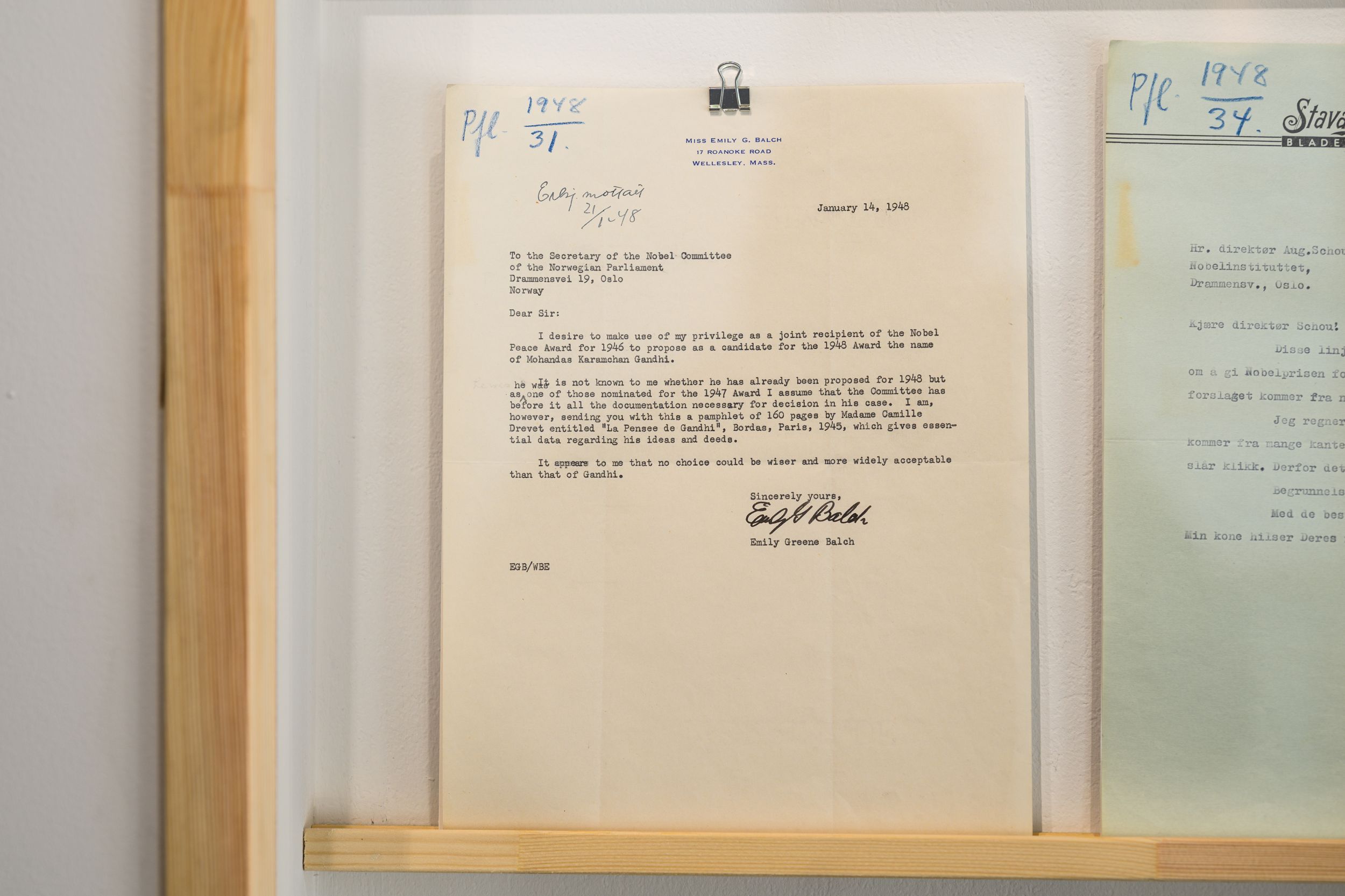Nominasjonsbrev for Gandhi i glassmontér.
