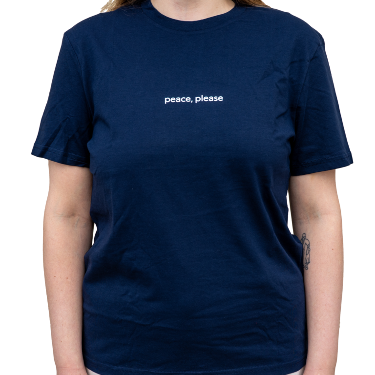 Tskjorte med "peace, please" brodert på