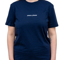 Tskjorte med "peace, please" brodert på