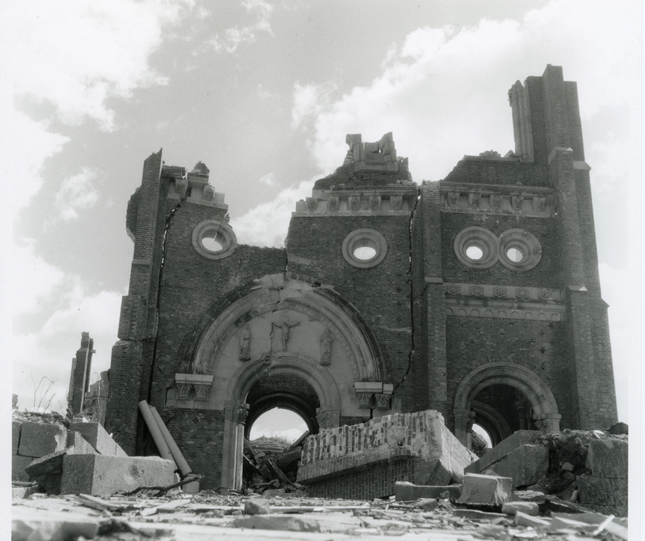 Fra Nagasaki like etter bomben, en ruin etter en kirke