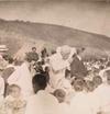 Fridtjof Nansen besøker en sommerleir for foreldreløse gutter i byen Kumajri i Sjirak, Armenia, sommeren 1925.