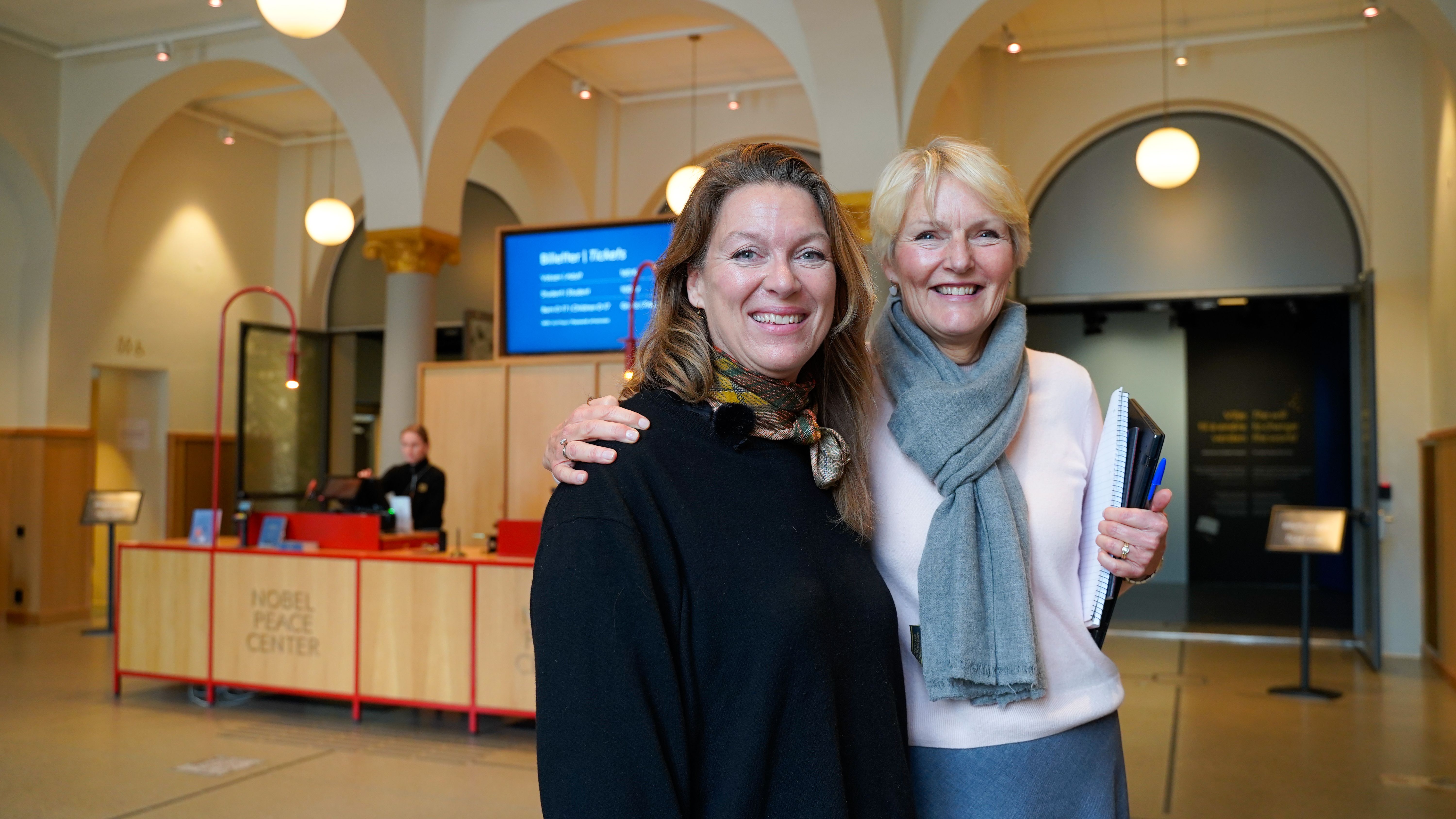 Daglig leder ved Fontenehuset Oslo Øst, Annett Kleven og direktør ved Nobels Fredssenter, Kjersti Fløgstad. 