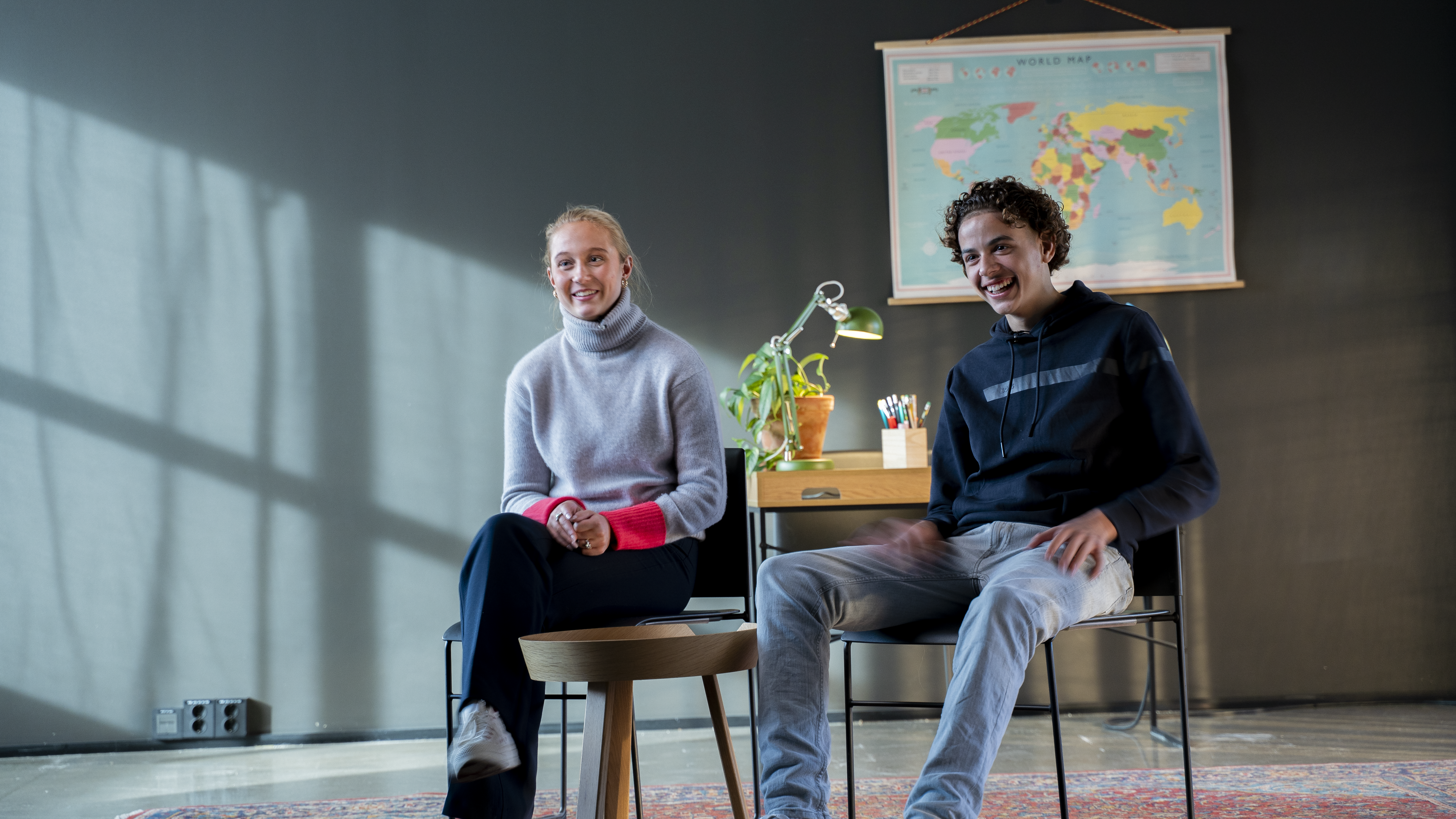 Hedvig Almås og Elias Kongsro-Buraas bilde hentet fra videomaterialet til “Uenige sammen”.