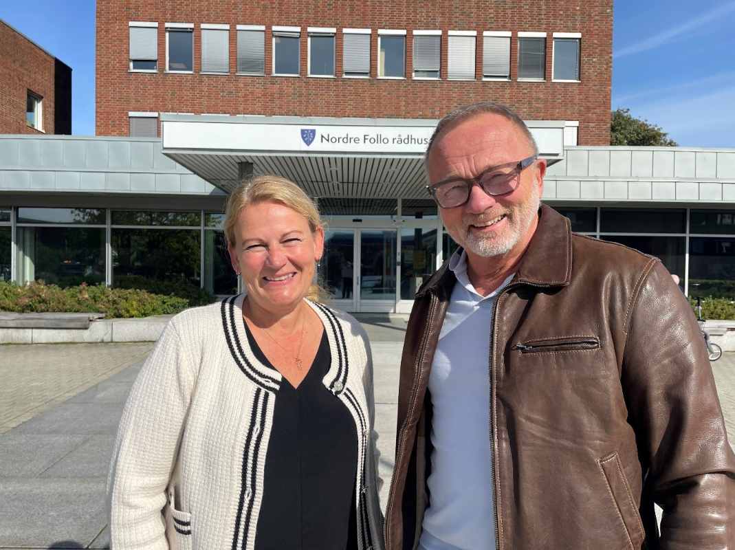 follo kommune ansatte foran rådhuset.