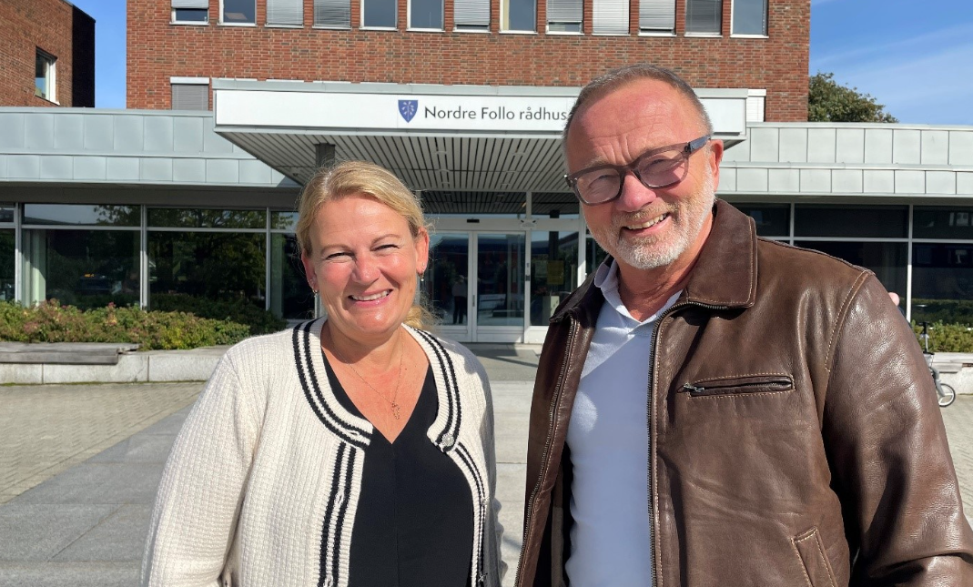 follo kommune ansatte foran rådhuset.