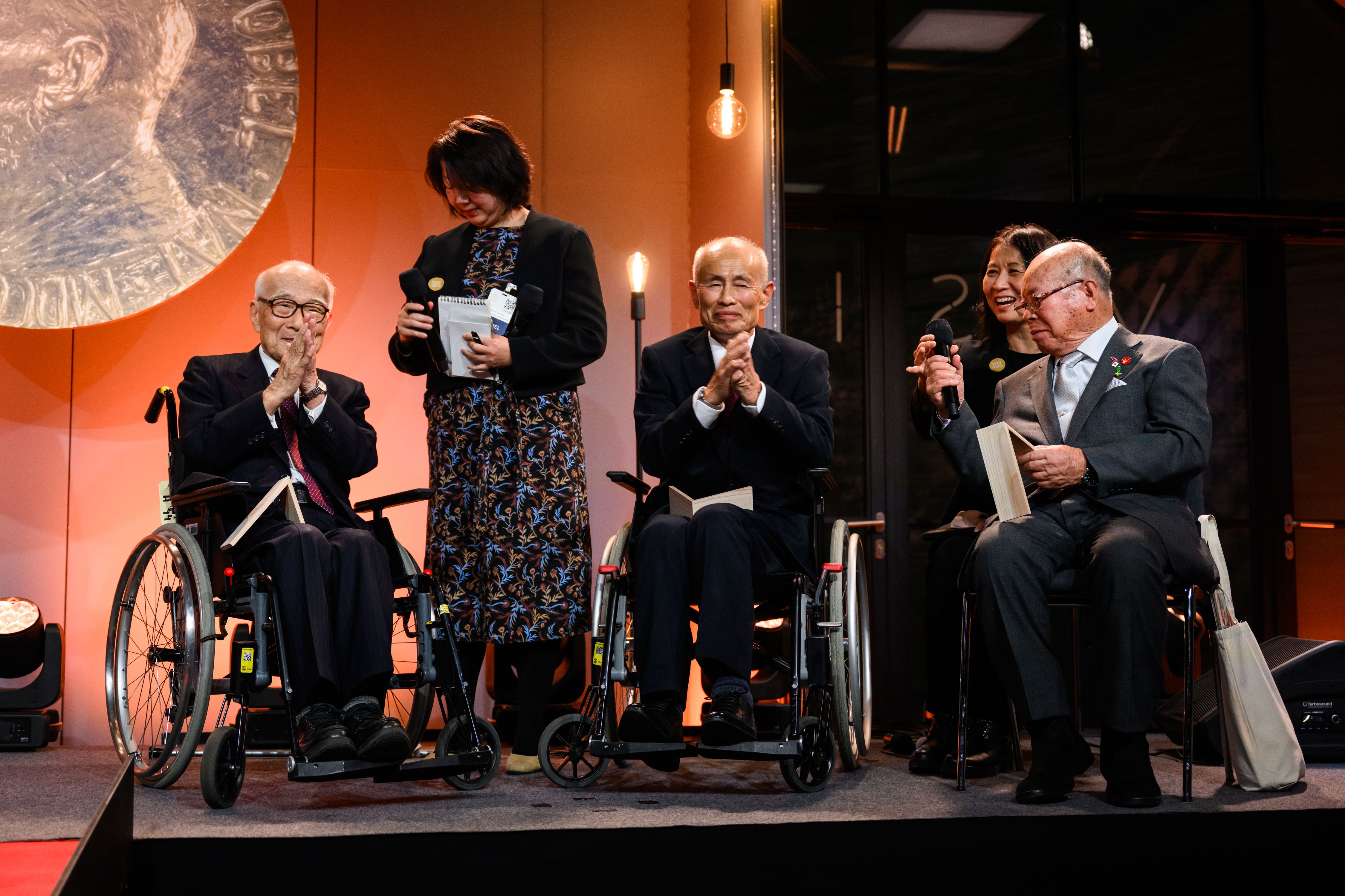 fredsprisvinnere representanter på scenen