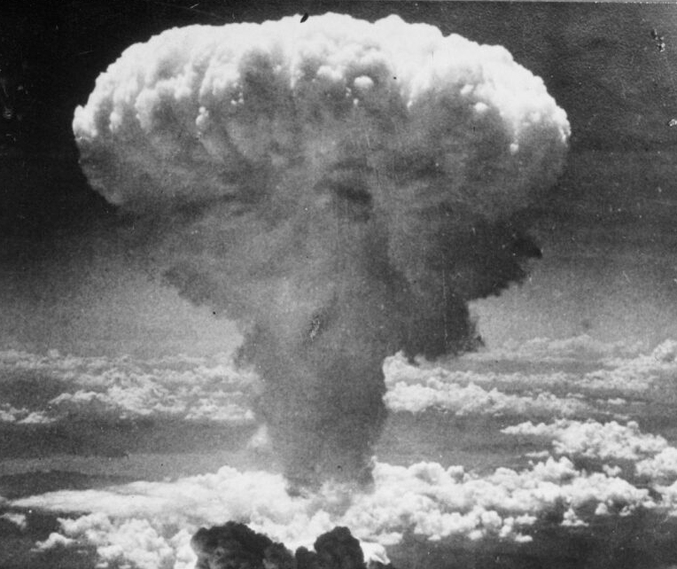 Foto av en soppsky fra en prøvesprenging av atomvåpen.