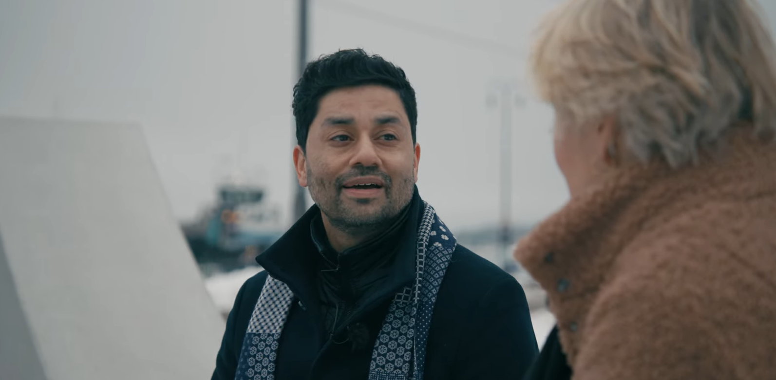 noman, stillbilde fra intervjuet der han prater.