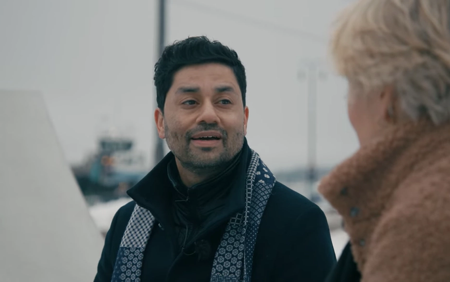 noman, stillbilde fra intervjuet der han prater.