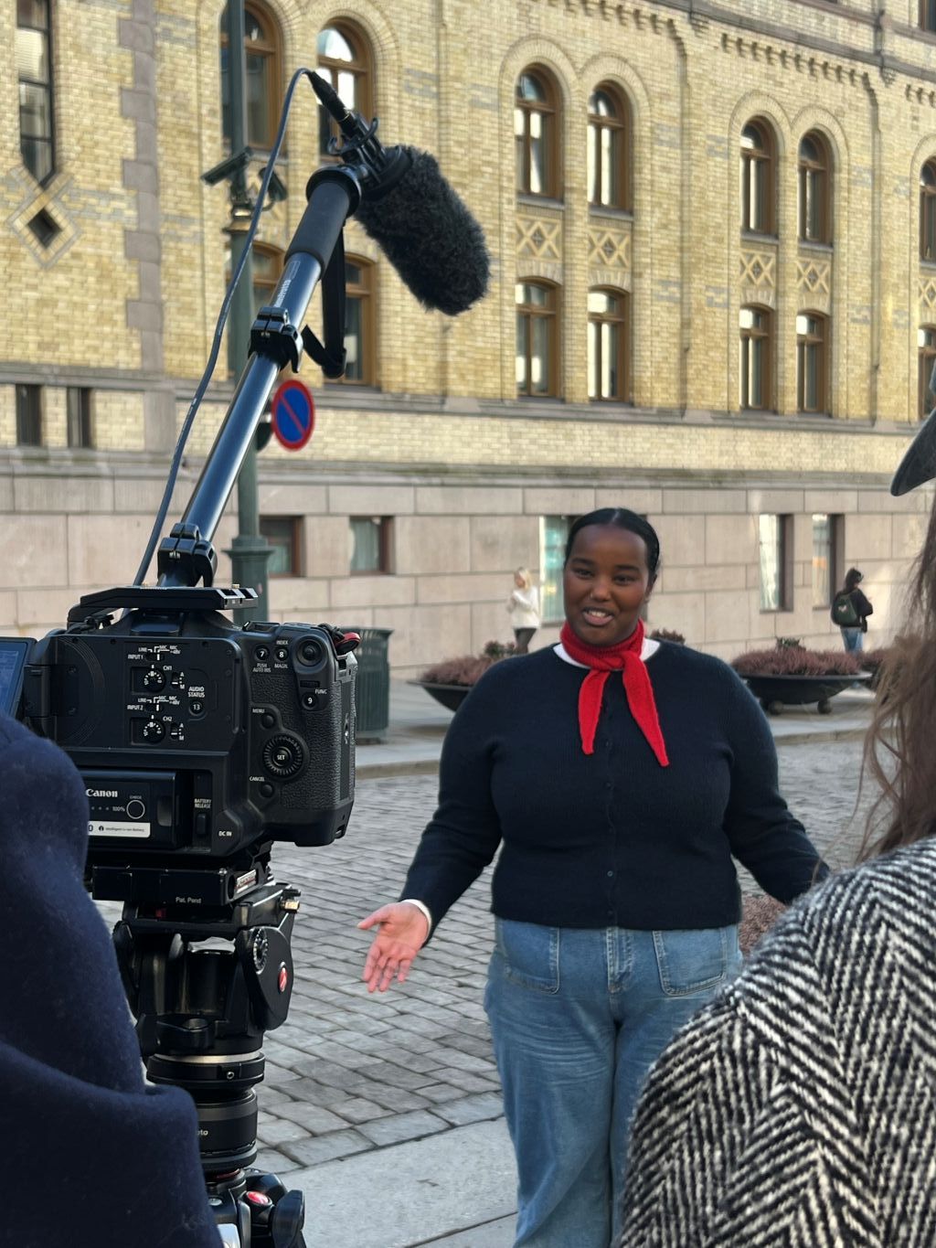 ungdommer som prater i og sitter i en dialogisk sirkel