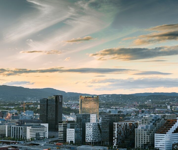 Oslo utsiktsbilde, man se barcode/bjørvika og himmel.