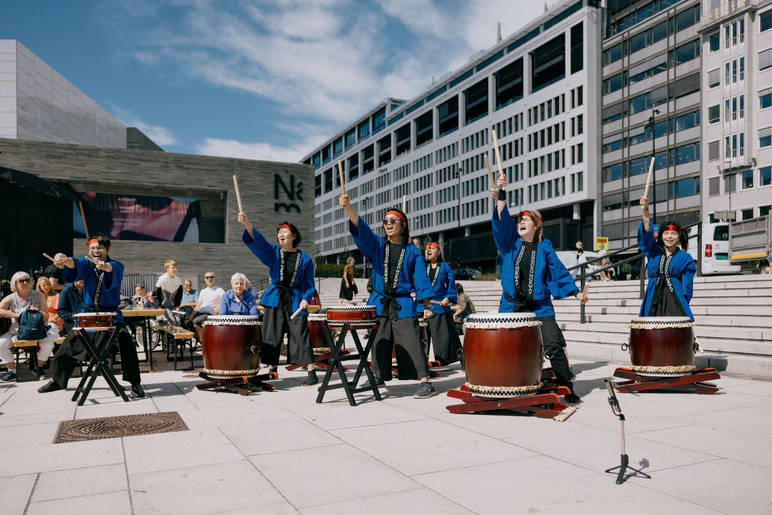 japanske trommer fremføring på festivalen.