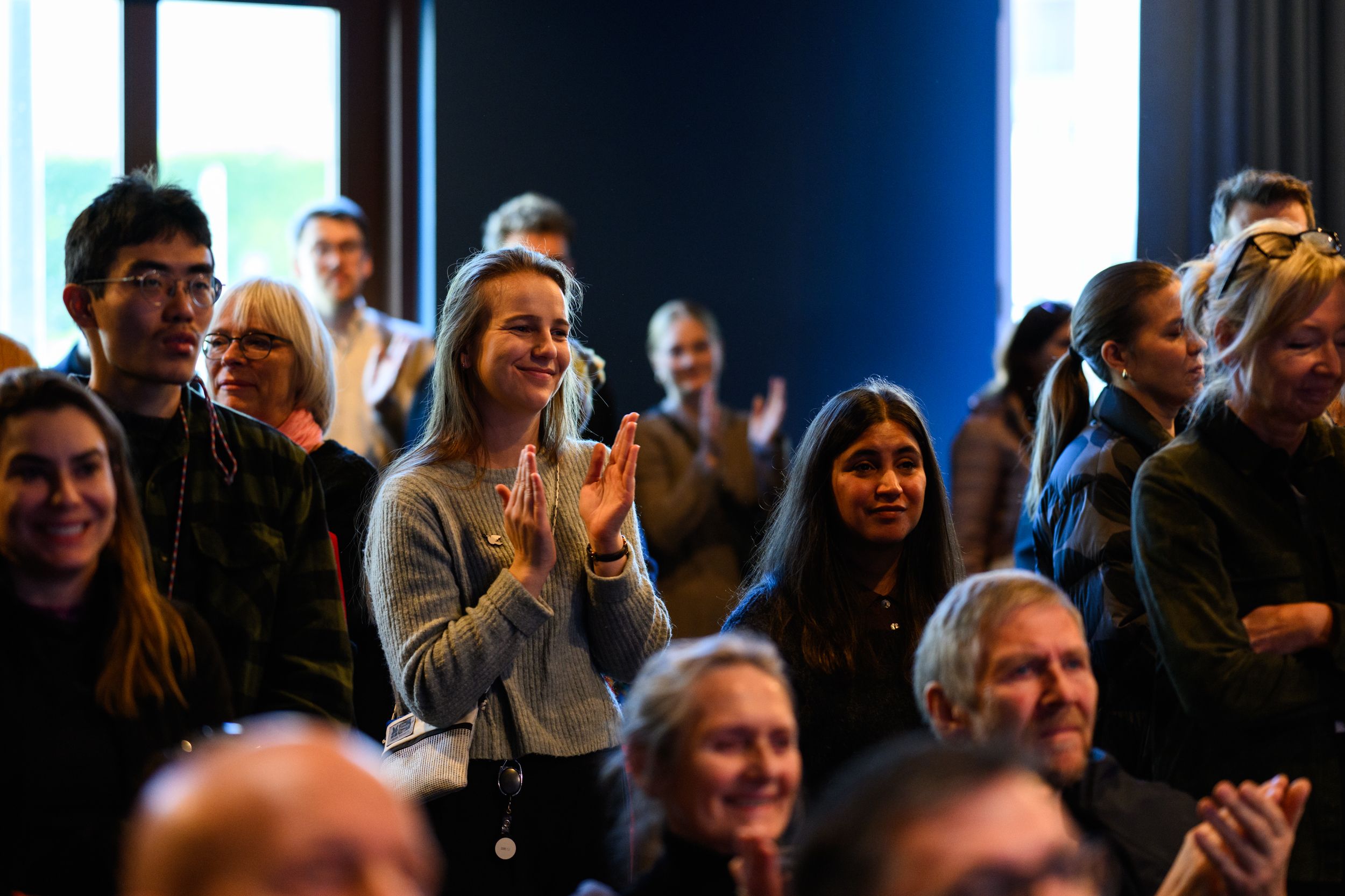 Mange samlet seg på Nobels Fredssenter for å se annonseringen av fredsprisvinneren for 2024. 