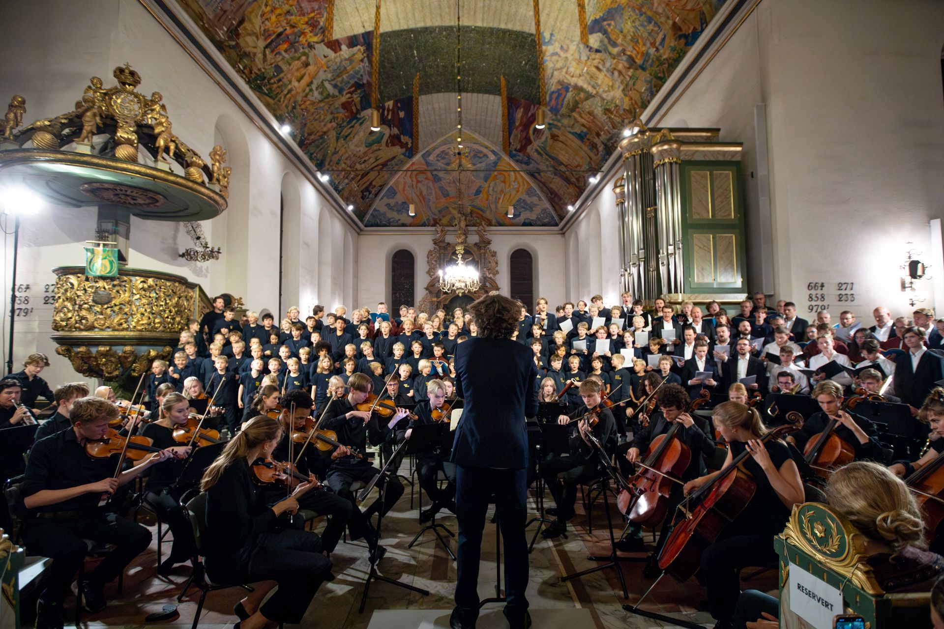 Bislett guttekor i oslo domkirke, med orkester.