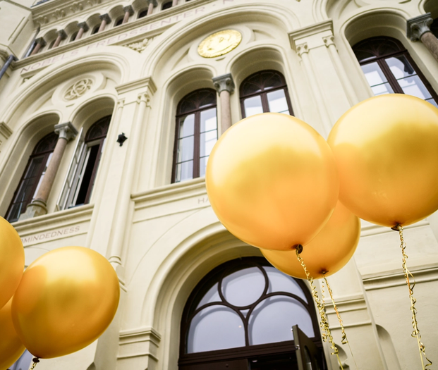 foran nobels fredssenter, gullballonger