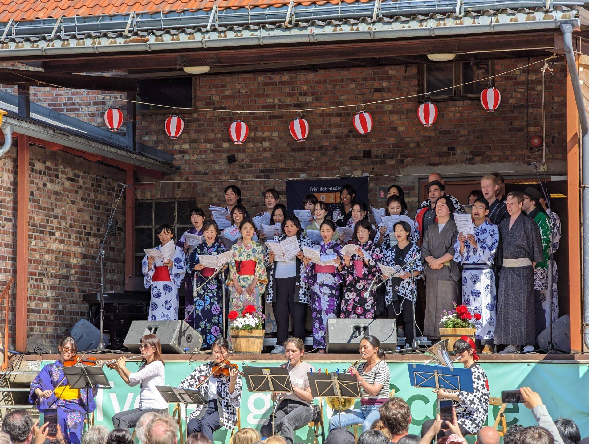 sakura choir på scenen