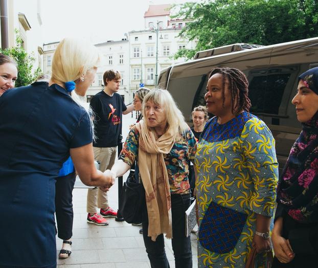 Jody Williams meeting Ukrainian women.