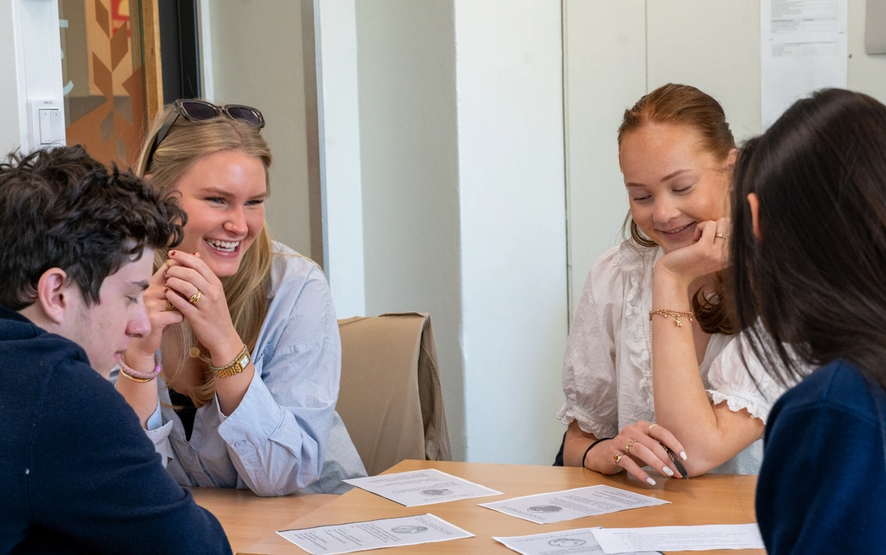 vgs elever som prater sammen