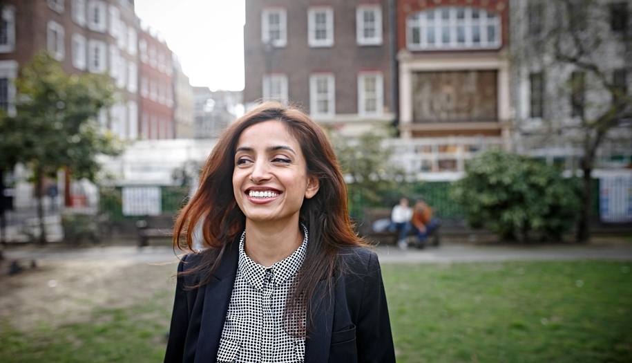 Deeyah Khan portrett