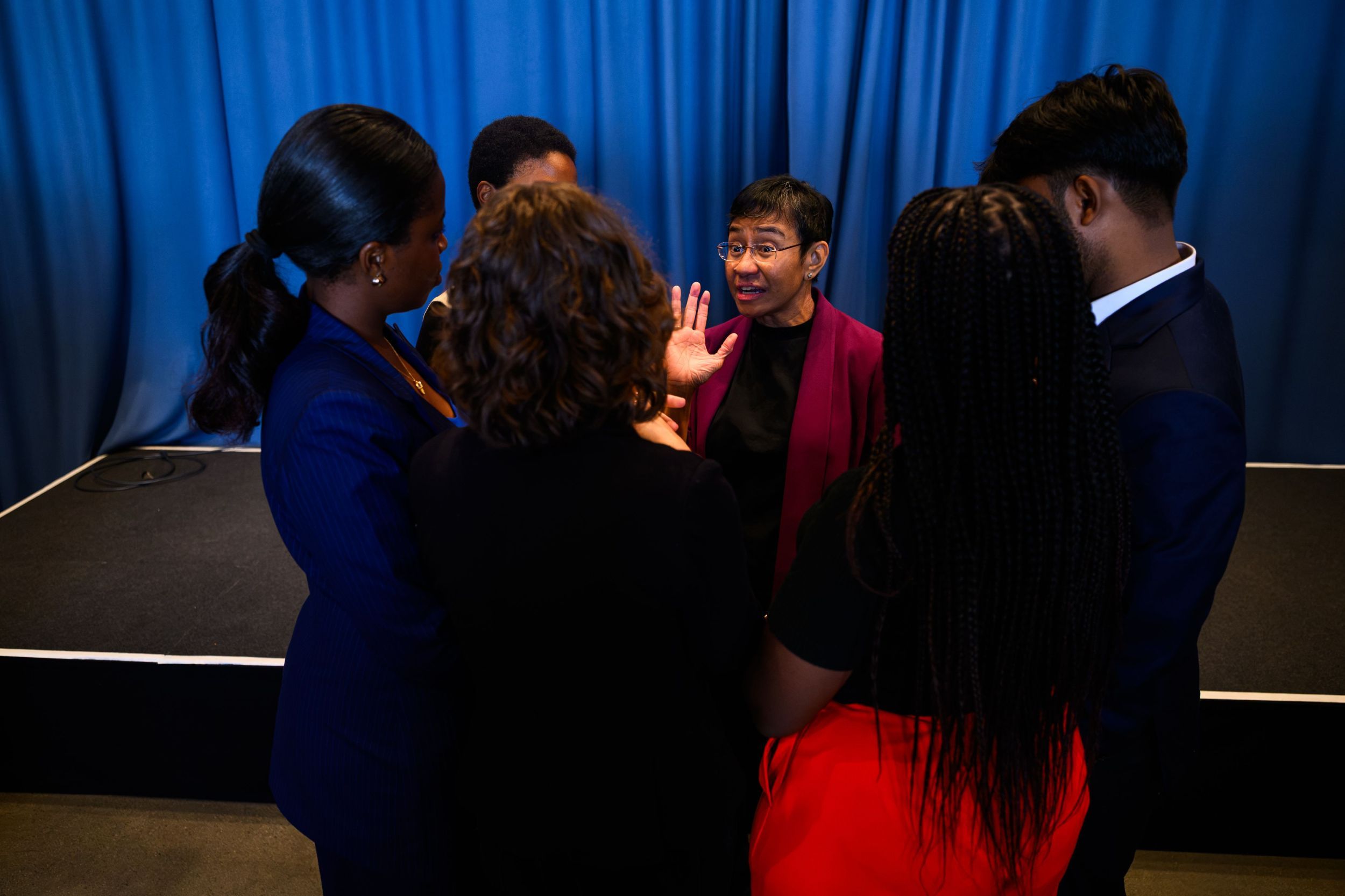Gen z og maria ressa under rundbordsamtalen