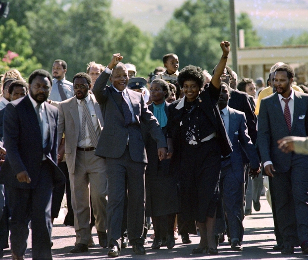 Historisk bilde av Nelson Mandela i sør afrika