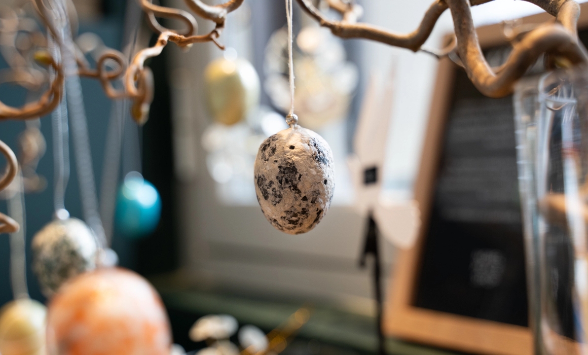 påskepynt i museumsbutikken