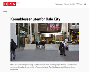 Slik ble det omstridte bildet presentert. (Skjermdump fra HRS' hjemmeside). NB! Presisering lagt til 31. august 2021: I den første versjonen av bildet HRS publiserte var ikke ansiktene på personene på bildet "pixlet", slik som på vår skjermdump. Denne forskjellen fremgikk ikke av vår opprinnelige bildetekst. I vår gjengivelse er det, på grunn av lav oppløsning, uansett vanskelig å se forskjell på de to versjonene. "Pixlingen" hadde for øvrig ingen betydning for den juridiske vurderingen av bildet. Publiseringen var uansett lovlig. Vi nevner likevel dette, for spesielt interesserte.