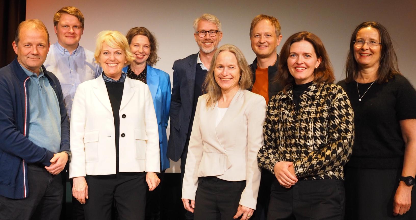 NR-styret, her representert ved f.v. Steinulf Henriksen, Sølve Rydland, Vibeke Fürst Haugen, Christina Dorthellinger, Olav Sandnes, Irene halvorsen, Bjørn Rønningen, Tora Bakke Håndlykken og Britt Sofie Hestvik. (Foto: Caroline Roka)