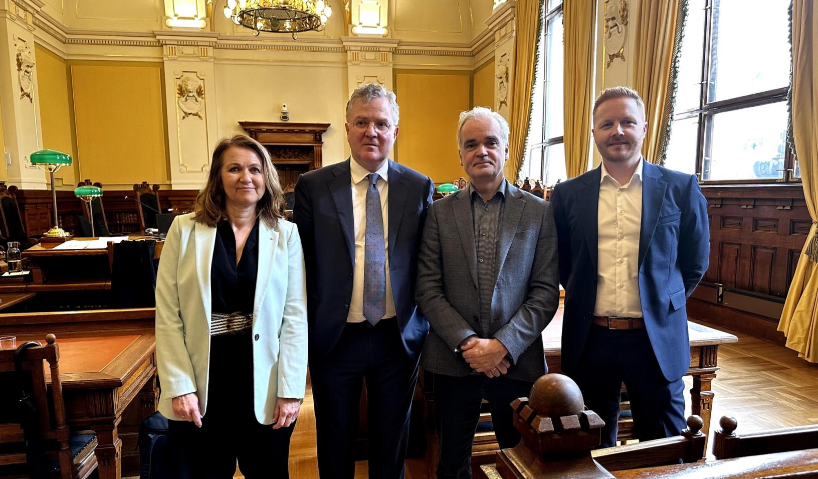Generalsekretær Reidun Kjelling Nybø, advokat Halvard Helle, redaktør i Fædrelandsvennen Eivind Ljøstad og adm. dir. i Fædrelandsvennen Håvard Kvalheim. (Foto: Solveig Husøy)