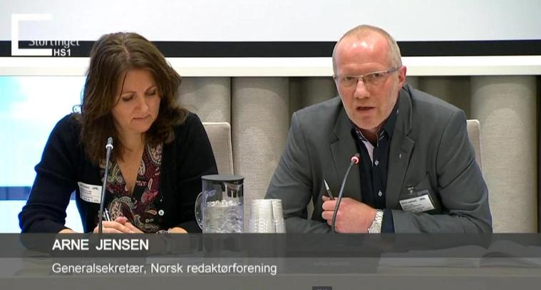Assisterende generalsekretær Reidun Kjelling Nybø og generalsekretær Arne Jensen representererte Norsk Redaktørforening på høringen. Skjermdump fra Stortingets nett-tv-overføring fra høringen. Opptak finnes her.