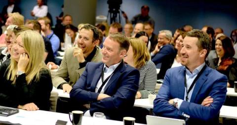 Ingen tvil om hva som falt best i smak blant deltakerne på Medieleder 2016. Det var hypokonderlegen Ingvard Wilhelmsen som deltakerne her ler av. Foto: Gard Michalsen, Medier24