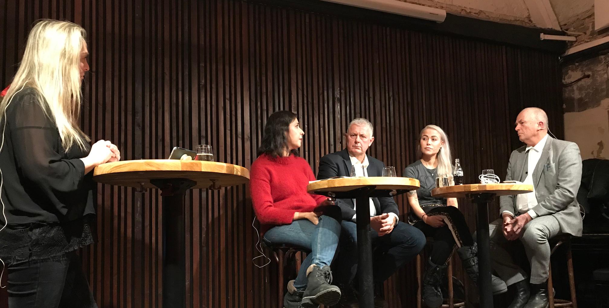 F.v. debattleder Ellen Wesche Guttormsen, Shazia Majid, Gunnar Stavrum, Ingeborg Senneset og Hans Rustad.Foto: Reidun Kjelling Nybø