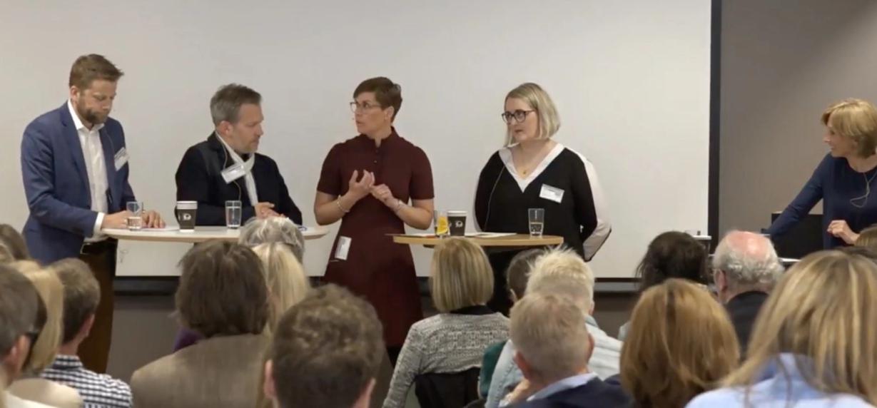 Blant deltakerne i debatten var f.v. Lars Duvaland fra Legeforeningen, Jostein Vist fra Sykehuset Østfold, Ina Lindahl Nyrud fra Norsk Journalistlag, Synnøve Åsebø fra VG og møteleder Lilla Sølhusvik (NRK).