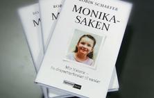 Varslerreglene må gjennomgås på nytt, mener NR, NJ og NP. Her til boken om Monikasaken, hvor politimannen Robin Schaefer til slutt ble hørt. (Foto: TV2)