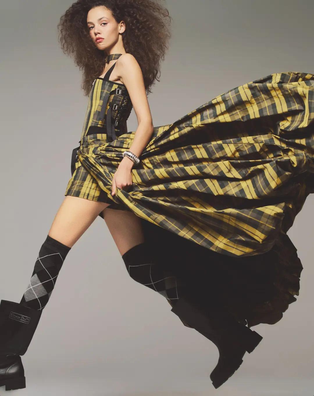 ZARA CAREK | COVER | ELLE GREECE