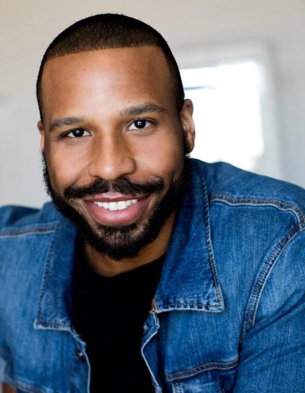 Headshot of Daniel Belnavis