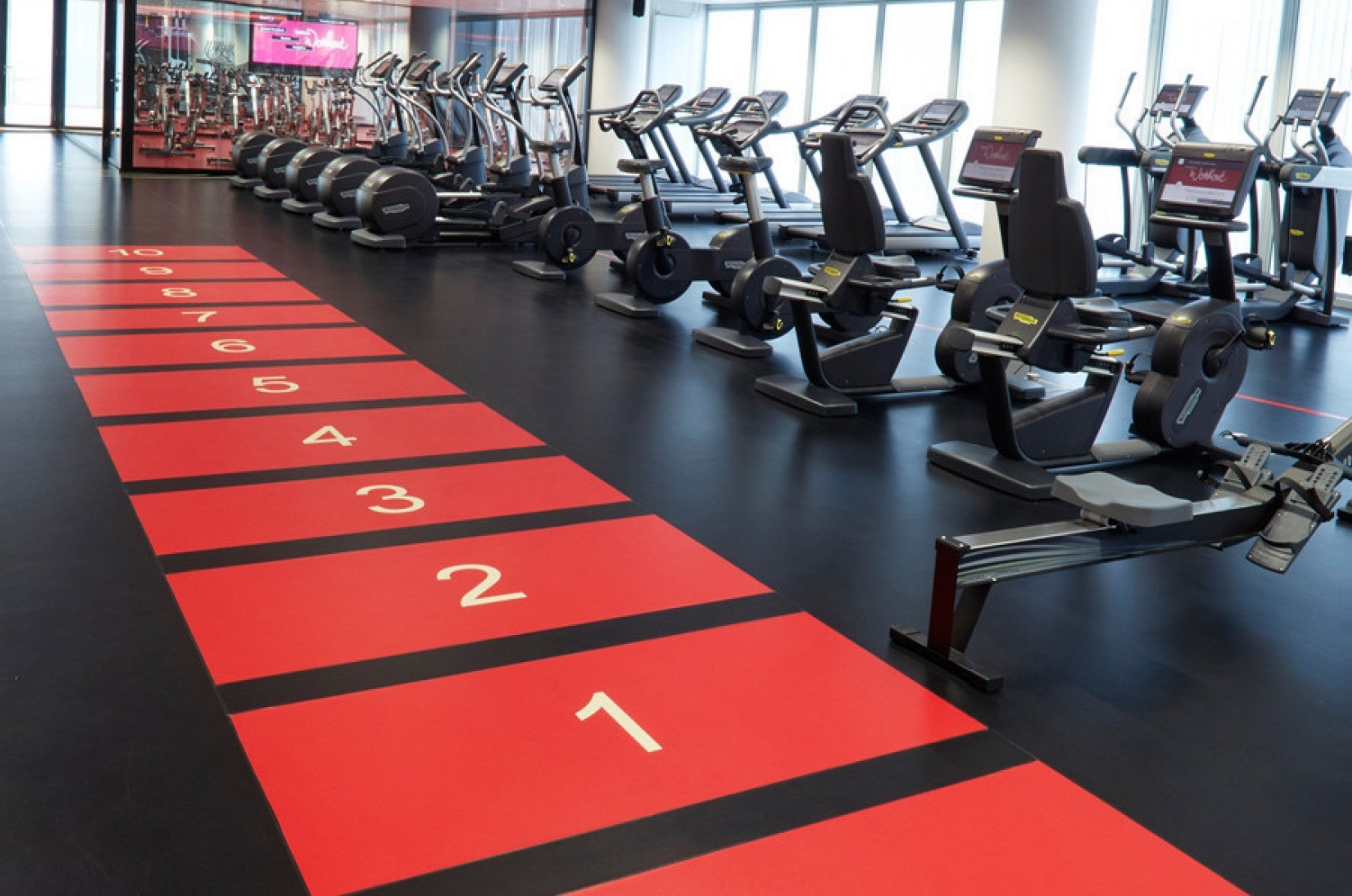 article-scope-rubber-flooring-sports-floors-taraflex%20surface